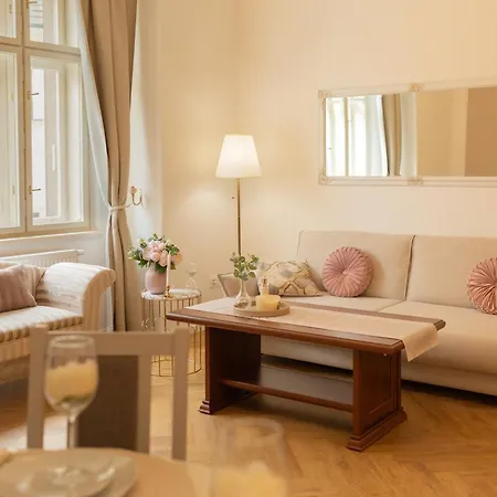 아파트 Tynska 프라하